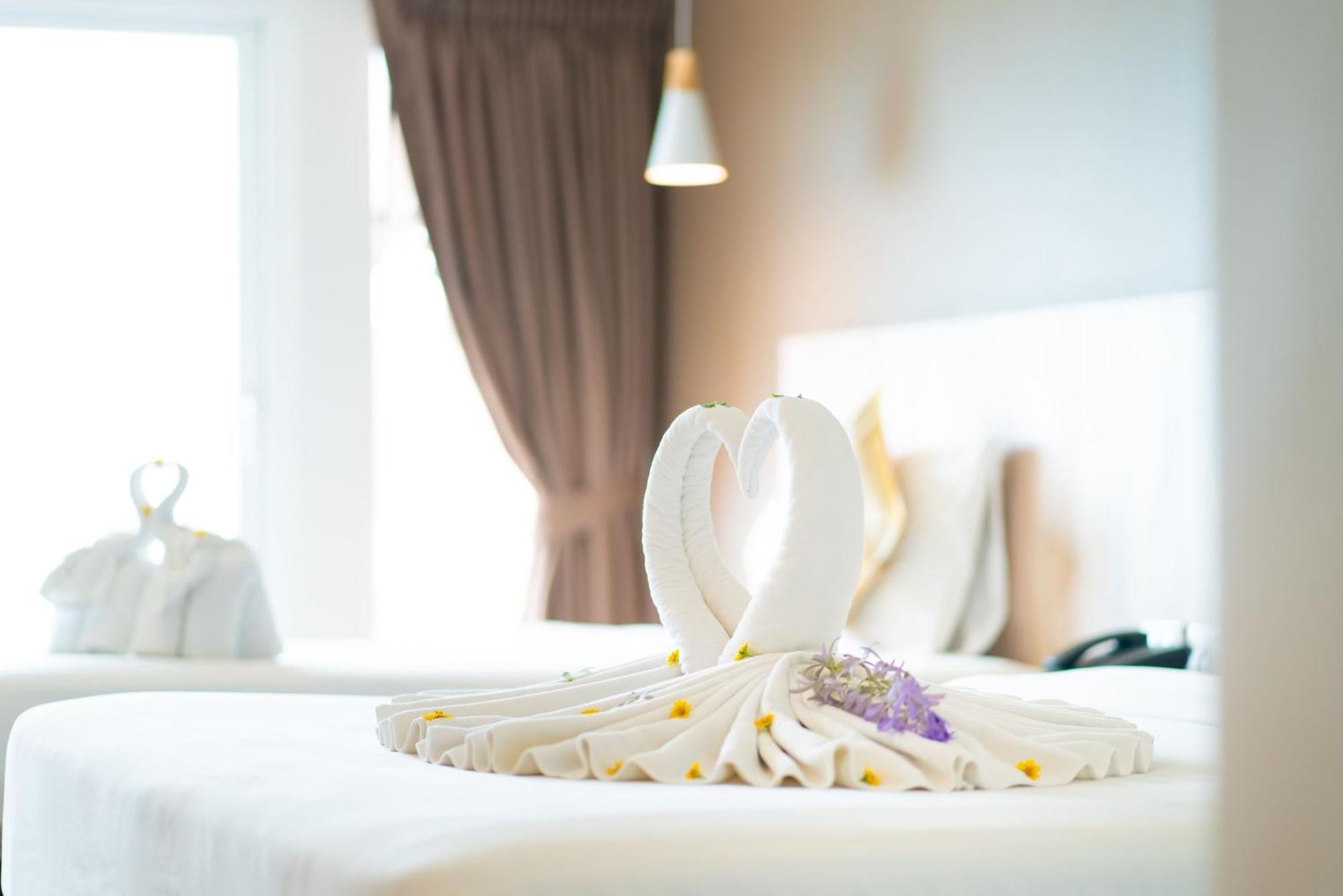 Royal Phala Cliff Beach Resort Ban Chang  Exterior foto